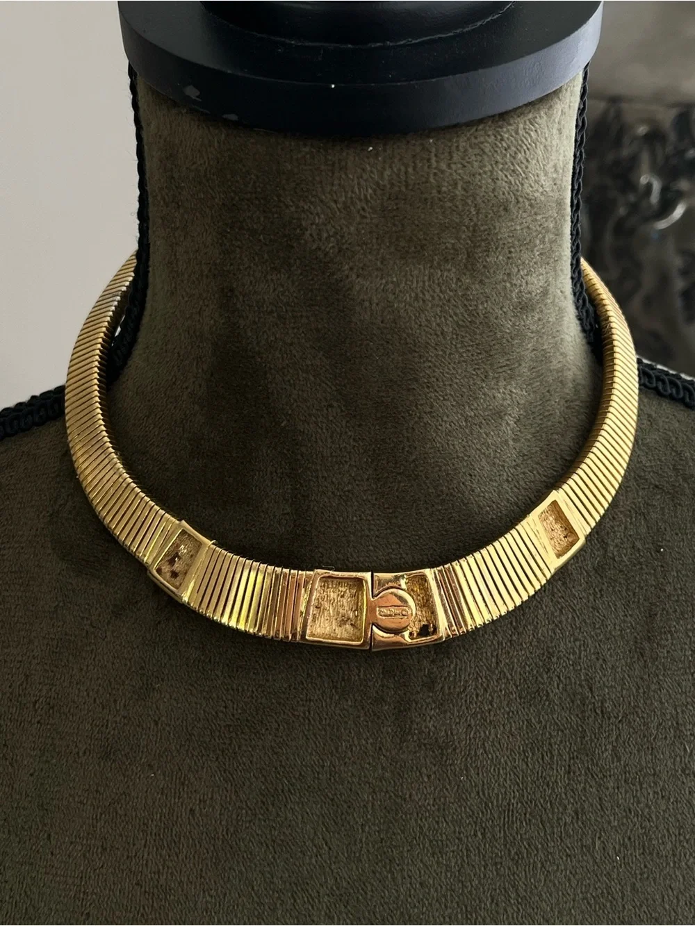 Authentic Vintage Dior Rhinestone Pavé Gold Thick Ribbed Chain Choker Necklace